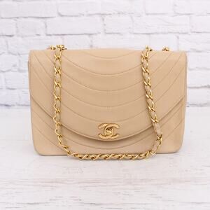 Chanel Round Flap Beige Lambskin Leather Shoulder Bag Handbag Purse Gold A4731